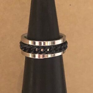 3/$20 Fidget Spinner Ring. Black tone chain band. Size 7